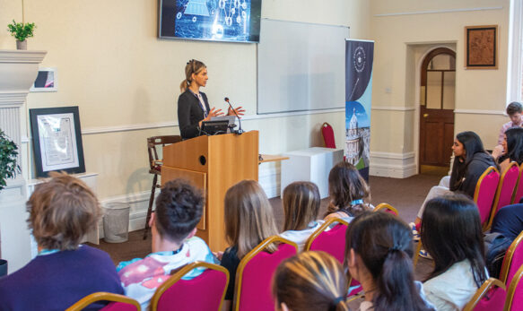 female-Guest-speaker-at-Oxford-college-summer-school
