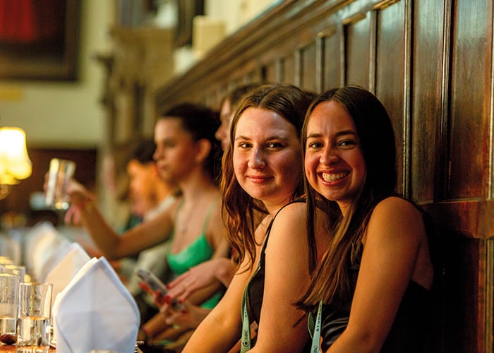 oxford-college-summer-school-friends-at-graduation