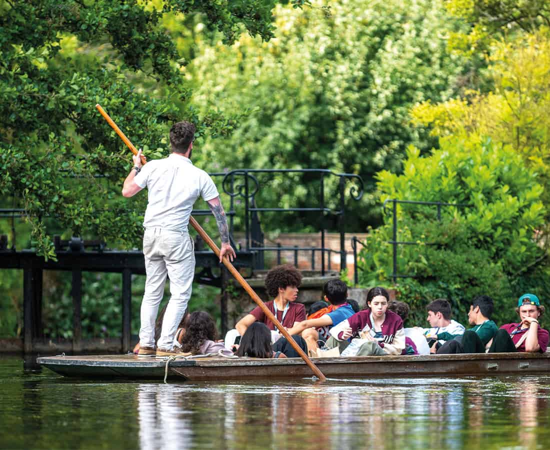 oxford-college-students-punting