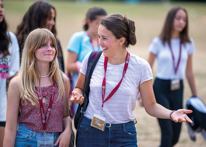students-arriving-at-uk-summer-camp