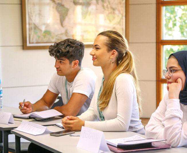 Cambridge-college-SBC-Summer-school-students-listening-in-psychology-lesson