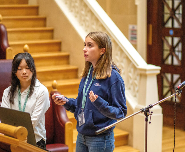 Future-business-leaders-student-giving-presentation-at-sbc-headington