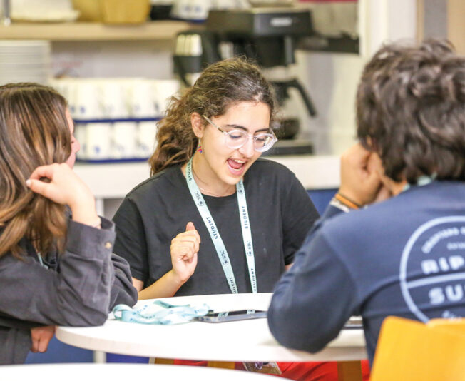 cambridge-summer-students-in-class-talking