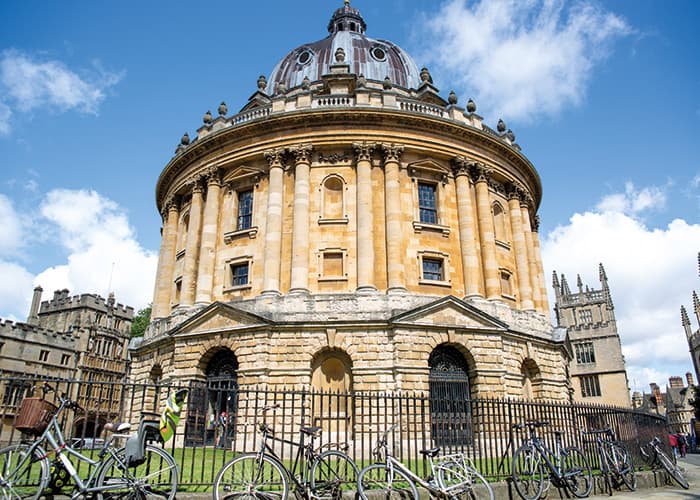 oxford-radclifffe-building-in-summer