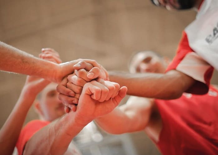 students-supporting-each other-summer-school.