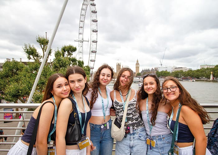 six-headington-students-outside-london-eye