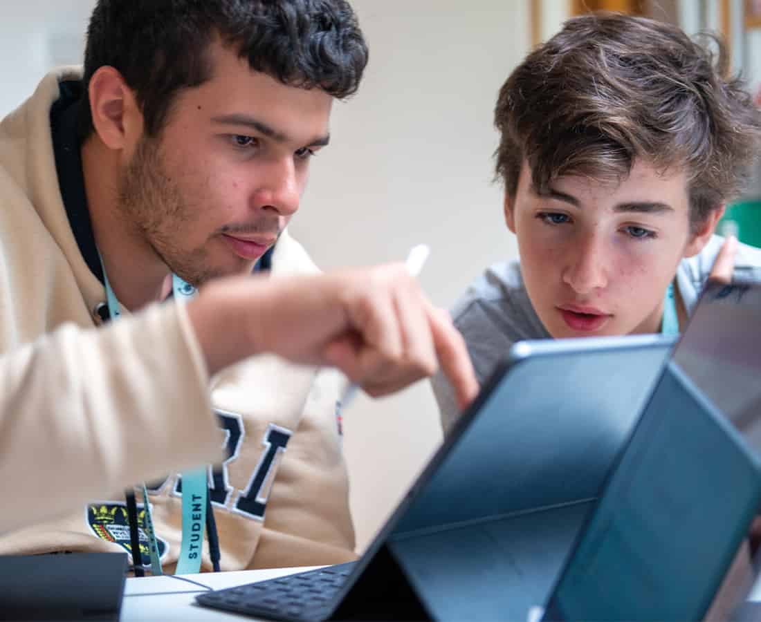 students-looking-at-ipad-UK-summer-school.