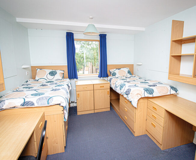 Headington-summer-school-accommodation-rooms-with-two-beds