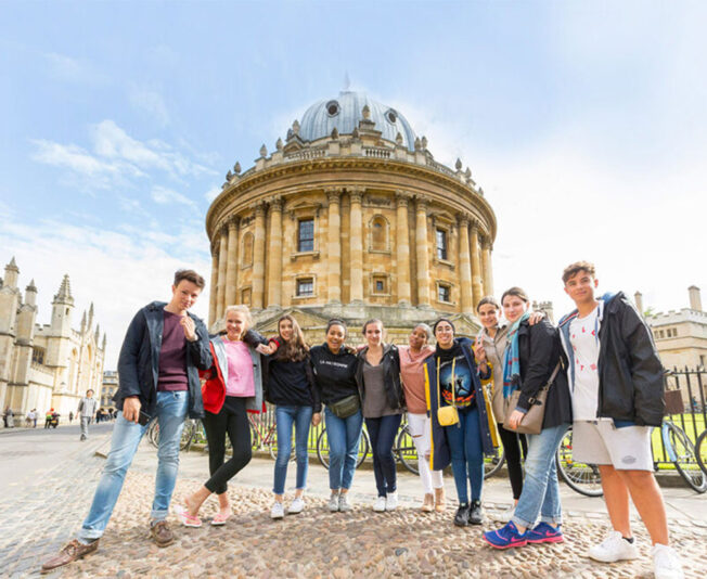 London-summer-school-students-stood-outside-the-radcliffe