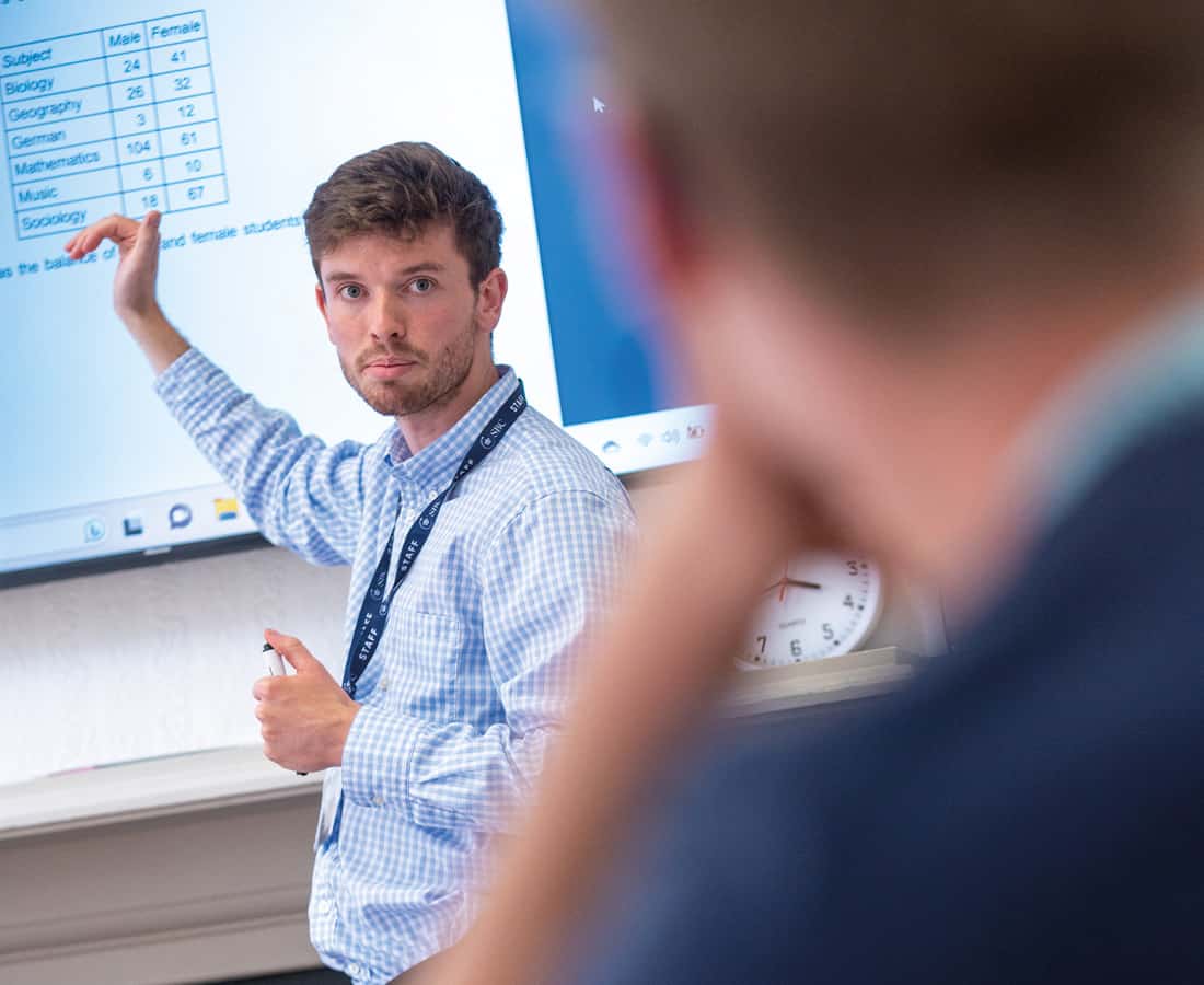 Oxford College Summer Boarding Courses students getting Industry Experience within the classroom for a teacher