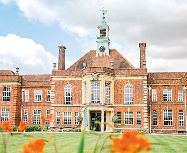 headington-oxford-building-and-flowers