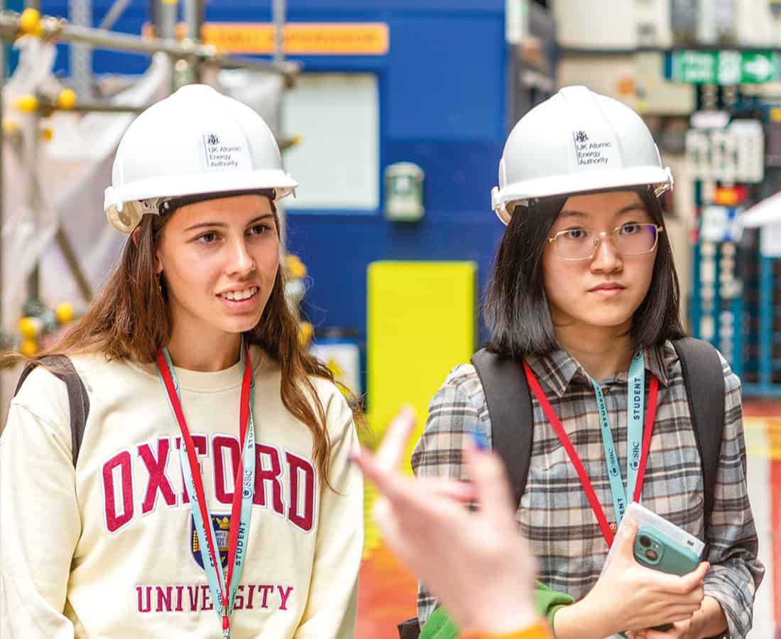 oxford-college-students-on-industry-experience
